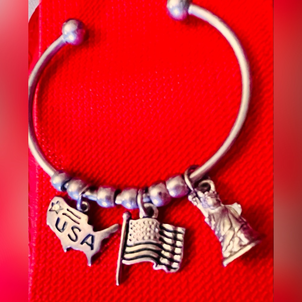 Preloved Sturdy Metal American Pride/4th of July Bracelet.